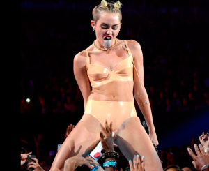 Cuando creías que lo habías visto todo, llegan las imágenes más obscenas de Miley Cyrus (Fotos)