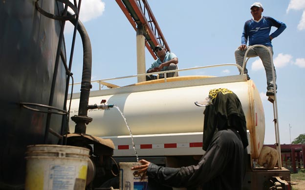 Cisternas de agua amenazan con paralizarse en el Zulia