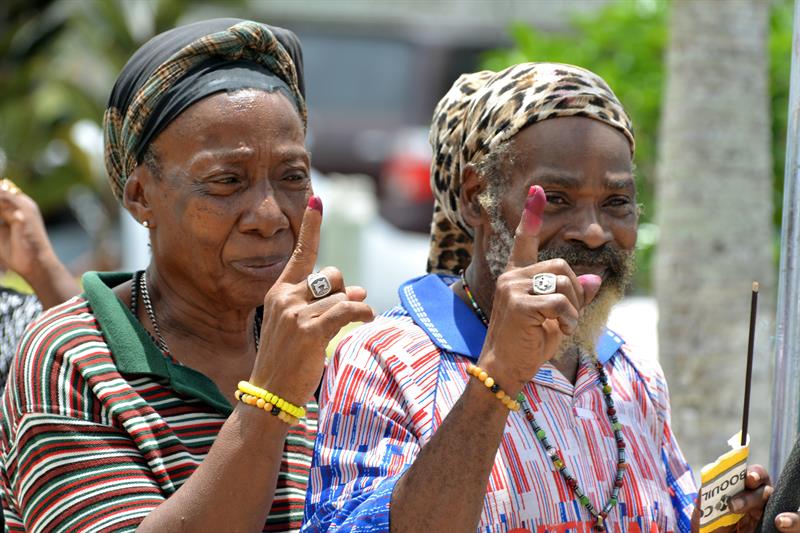 Cierran centros de votación en comicios generales de Trinidad y Tobago