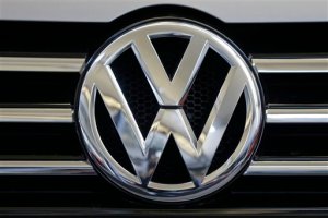 Acusan a Volkswagen de violar normas de aire limpio en EEUU