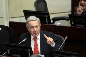 Uribe dice que aceptaría una Constituyente con las FARC bajo condiciones