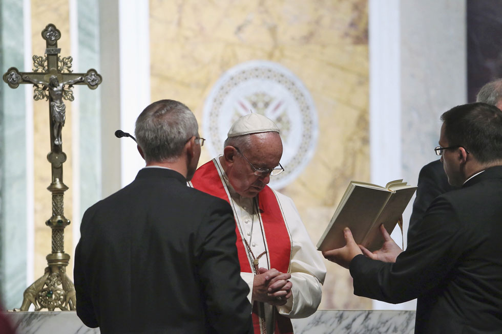 Papa dice a obispos estadounidenses que los abusos sexuales no pueden repetirse