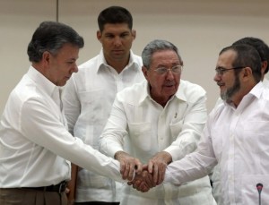 Santos pide “esfuerzo” para iniciar 2016 con alto el fuego bilateral con FARC