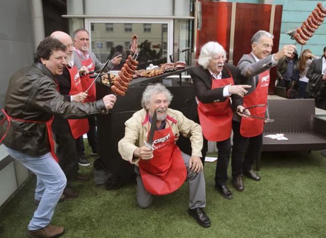 Los integrantes del grupo argentino de humor Les Luthiers, ya sin Daniel Rabinovich, fallecido en agosto, durante la presentación del espectáculo ¡CHIST! con el que comienzan su gira el 7 de octubre, que les llevará a cinco ciudades españolas. EFE