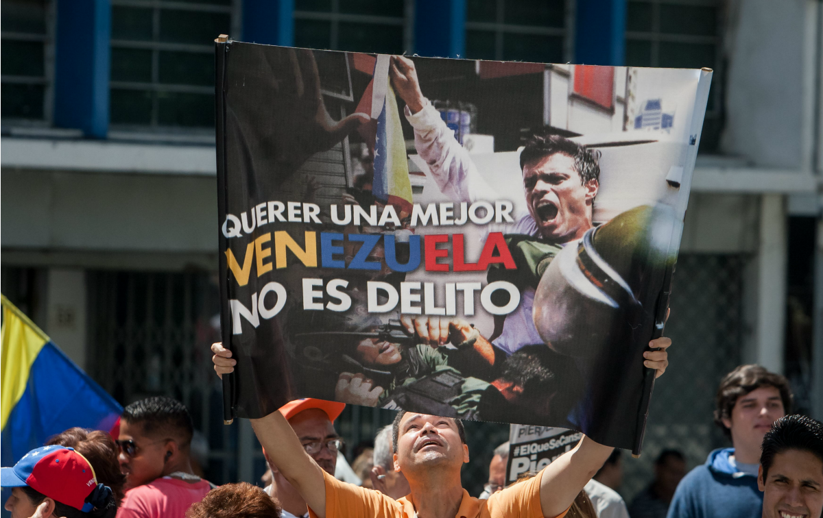 Madre de López denuncia que gobierno venezolano persigue a toda su familia