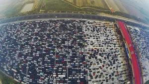 La impresionante tranca de vehículos en una autopista de China (Foto)