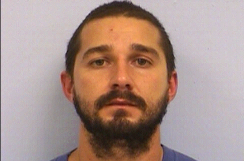 Arrestan a Shia LaBeouf por estar ebrio en público (video)