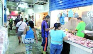 Para comprar un pollo se necesitan más de mil bolívares en Puerto La Cruz