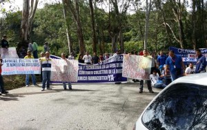Trabajadores de Quimbiotec protestan a las afueras del IVIC por falta de insumos