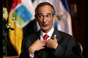 Inmovilizan cuentas bancarias exsecretario presidencial guatemalteco vinculado con corrupción