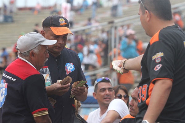 La odisea del fanático para ir al estadio a ver un juego de la LVBP