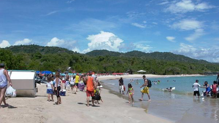 Más de 460 personas fueron evacuadas de Playa Caracolito por intoxicación