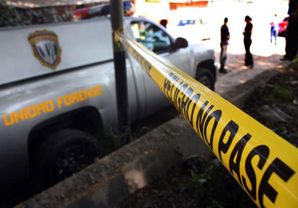 Muere liceísta embarazada tras recibir brutal paliza de compañeras de clase en Caricuao