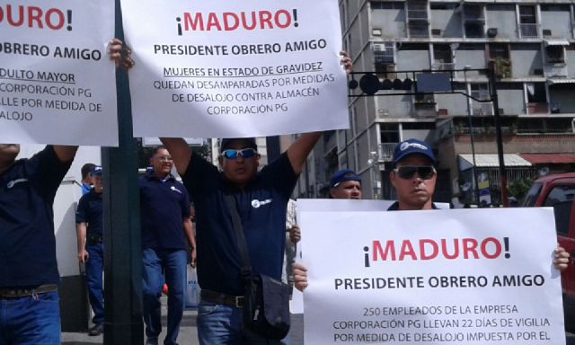 Trabajadores de la Corporación PG protestaron frente a Miraflores (Fotos)
