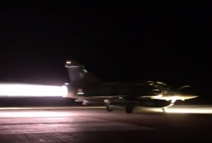 En VIDEO: Aviones franceses despegando para bombardear a Raqqa