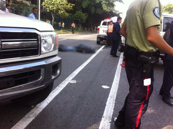 Asesinaron a motorizado en la avenida Río de Janeiro