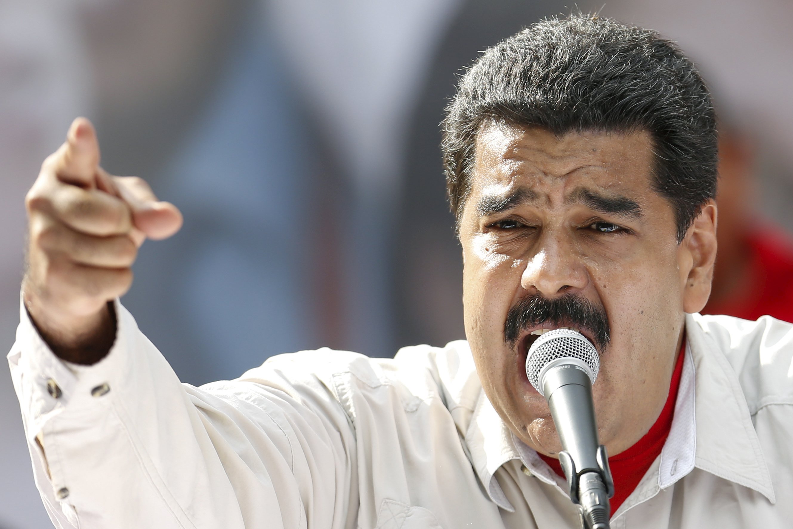 Maduro llama a un debate “crítico y autocrítico” para hacer “más revolución”