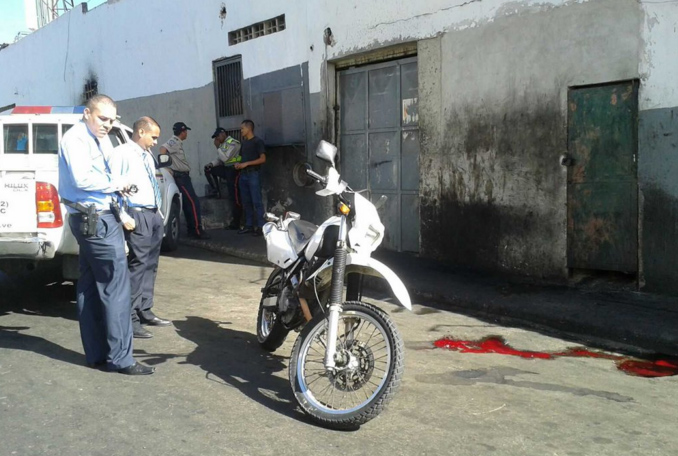 De un tiro en la cara asesinaron a oficial de Polivargas en la avenida San Martín