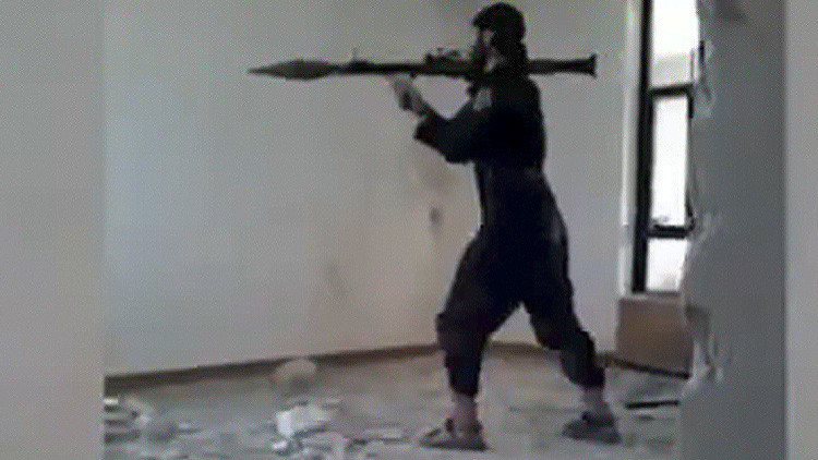 VIDEO: Un terrorista del Estado Islámico se mató sin querer