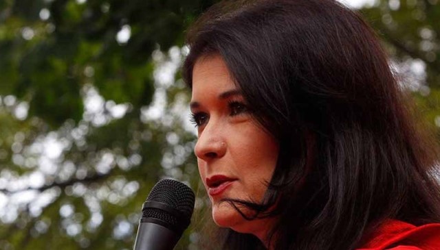 Maripili Hernández no se salvó de los abucheos cuando fue a votar (Video)