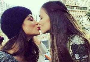 Beso “lésbico” entre dos candidatas del Miss Universo desata la polémica