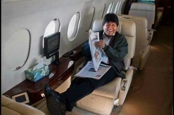 Red Fashion: Evo Morales en su avión presidencial (fotos)