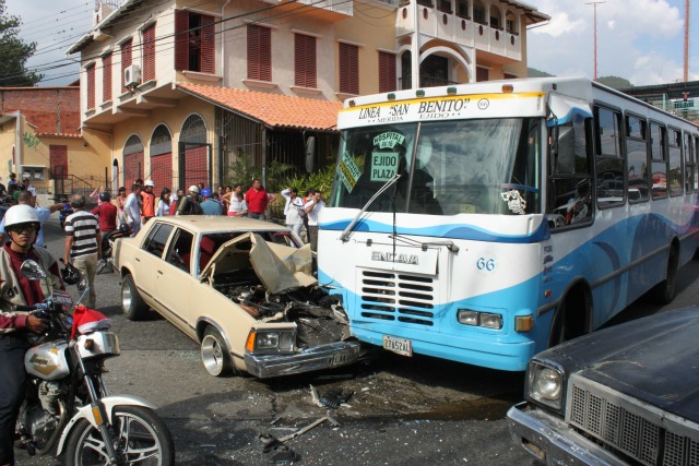 Dos heridos por choque con arrollamiento en Mérida