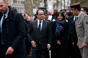 Hollande rinde homenaje a las víctimas de los atentados de enero de 2015