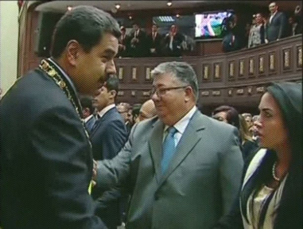 El apretón de manos de Maduro y Delsa (Fotos)