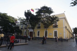 Gobierno bolivariano dice que no se dejará amedrentar por el poderío y la arrogancia de EEUU (Comunicado)