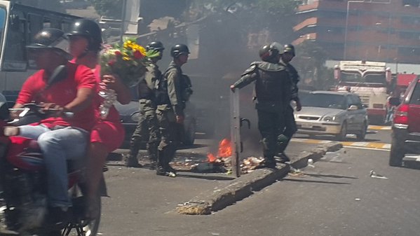 Buhoneros trancaron avenida principal de Petare por decomiso de productos regulados