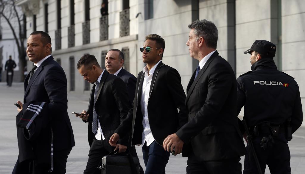 Neymar se enfrenta a los tribunales para explicar su traspaso al Barça