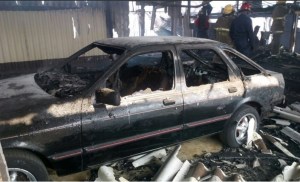 Incendio forestal en Mérida dejó también dos vehículos quemados