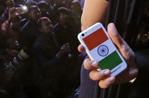 Lanzan en la India el teléfono celular más barato del mundo