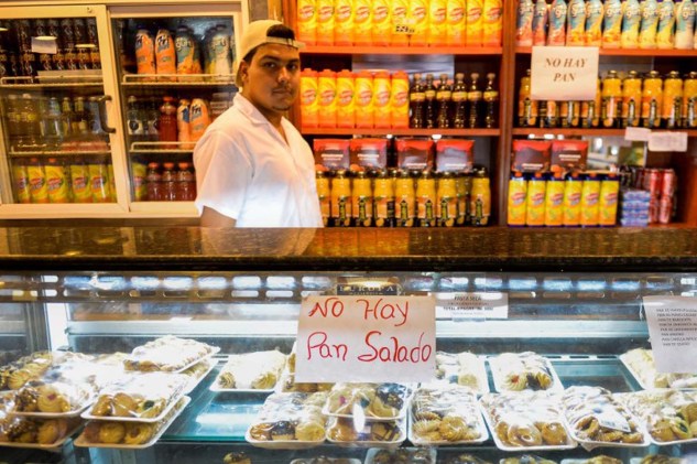 TO GO WITH AFP STORY by Valentina Oropeza and Ernesto Tovar A sign reading "No Bread" is displayed at a bakery in Caracas on February 25, 2016. On any given day, people in Venezuela can wait hours to get some subsidized milk, cooking oil, milk or flour -- if they can find any -- with some bakeries rationing their bread production and others selling no bread at all. Venezuela, which is sitting on the biggest known oil reserves from which it derives 96 percent of its foreign revenues, has been devastated by the drop in prices and is beset with record shortages of basic goods, runaway inflation and an escalating economic crisis. AFP PHOTO / FEDERICO PARRA / AFP / FEDERICO PARRA