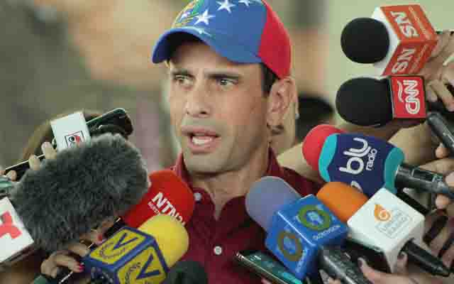 Capriles: Mientras más quieran amedrentarnos la respuesta será más constitución