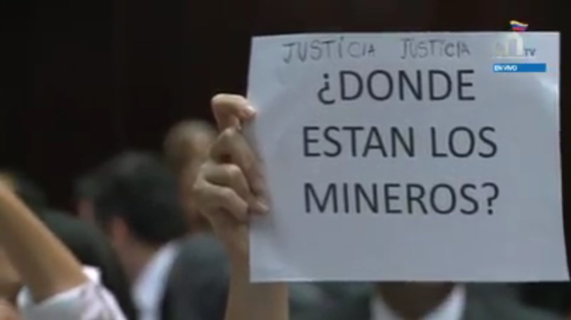 Panfletos sobre los mineros de Tumeremo que incomodaron a la bancada chavista en la AN (FOTOS)