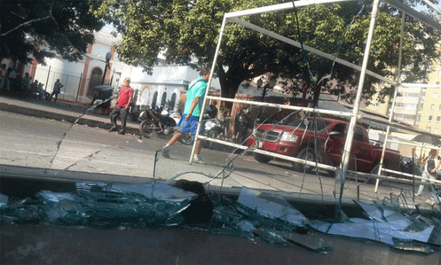 Usuarios causaron destrozos en un supermercado en Barquisimeto (Video)