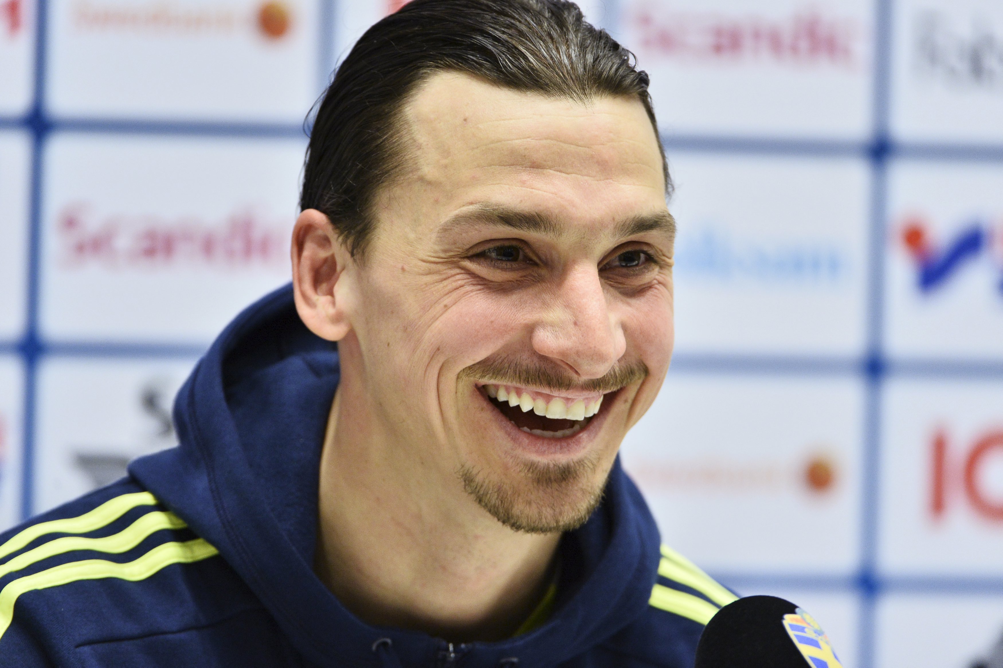 Ibrahimovic dice que podría irse a la Liga Premier cuando termine su contrato con el PSG