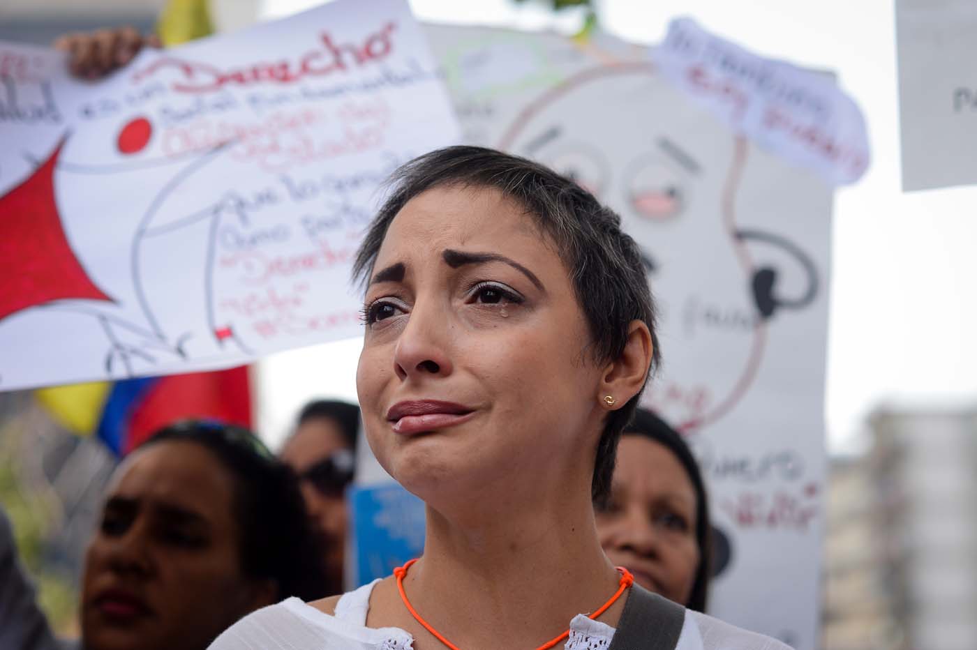 Mientras Olivares hablaba de escasez de medicinas, la bancada chavista gritaba “eso es pura paja”