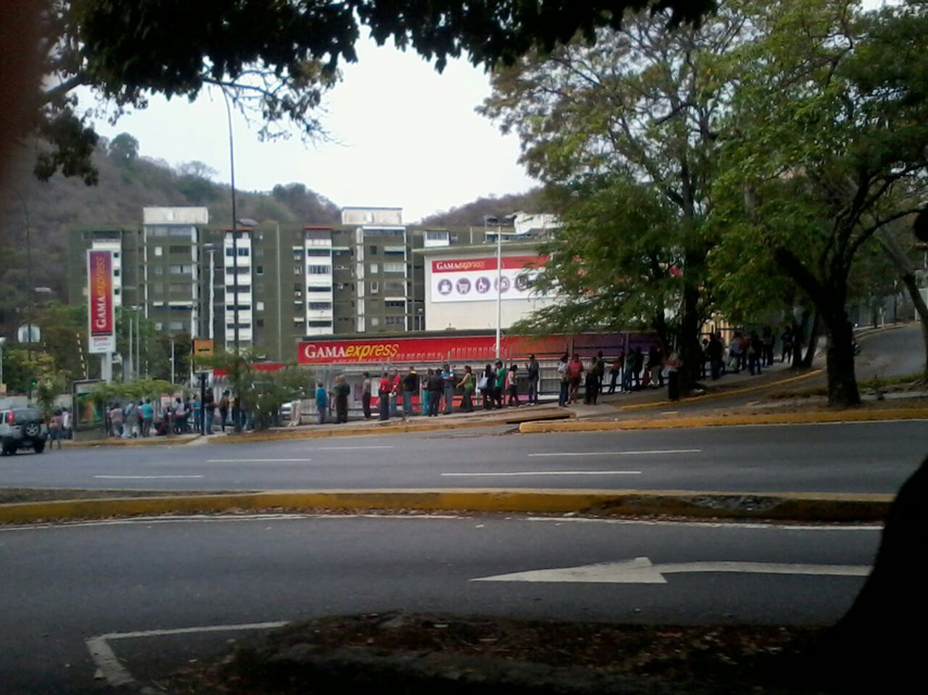 #5A: Así se reportan las colas en los supermercados (Fotos + Videos + Las mamás de las colas)