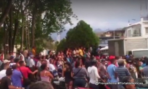 Reportan saqueos tras protesta por falta de comida en Cumanacoa