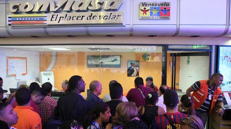 Pasajeros con destino a España y Argentina continúan varados en Maiquetía (Foto: Archivo)