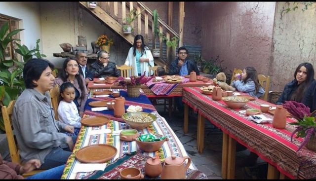 Mendoza tuvo un desayuno tradicional cusqueño  junto a su familia. (Foto: Facebook oficial)