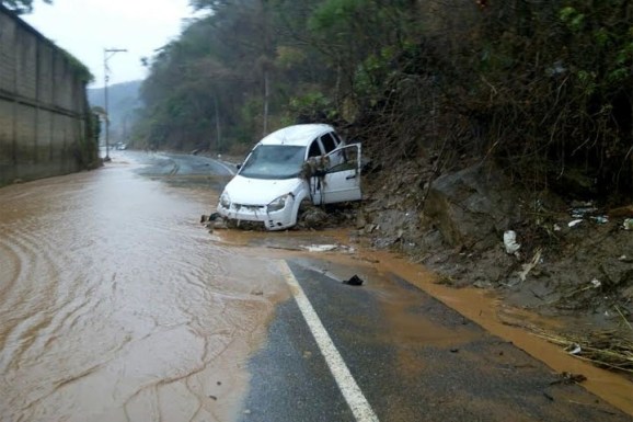 familia_rescatada_guarenas.jpg_1609701233