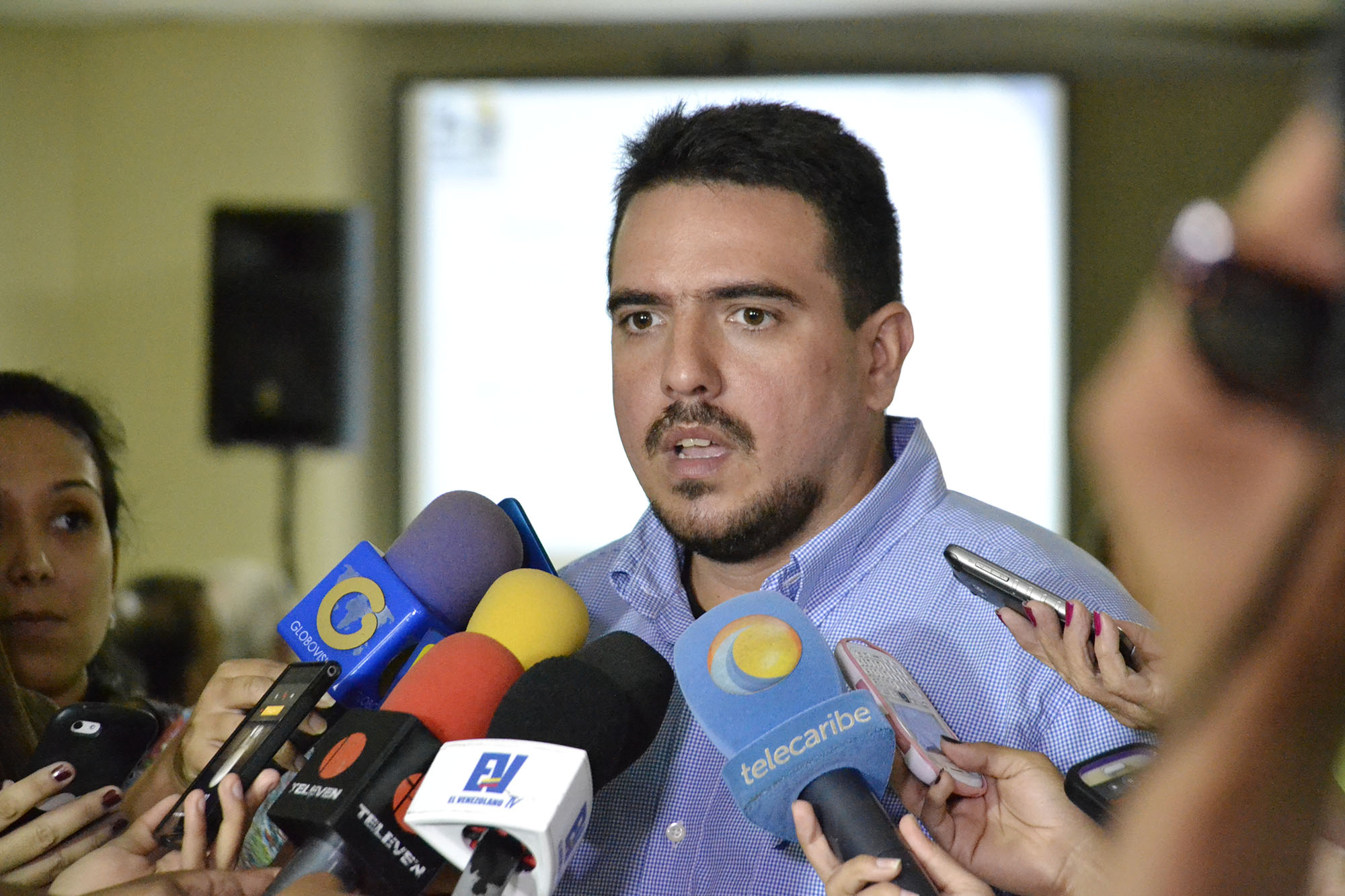 Stalin González: El gobierno no puede seguir negando sus errores