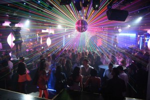 Prohíben las discotecas en Buenos Aires