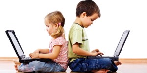 Uno de cada tres padres opina que internet lo aisla de sus hijos