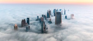 Emiratos Árabes estudia construir una montaña para hacer llover sobre Dubái