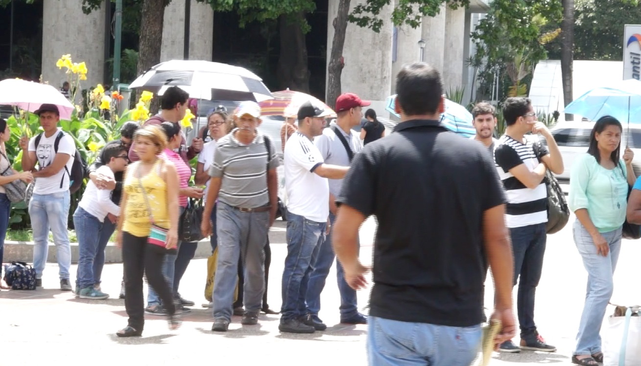 Revocando a Maduro superaremos  la crisis, estiman venezolanos